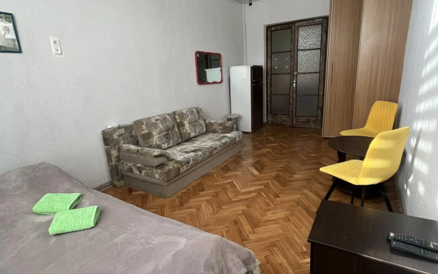 Меблированная комната Family House (Фэмили Хаус) на Красной