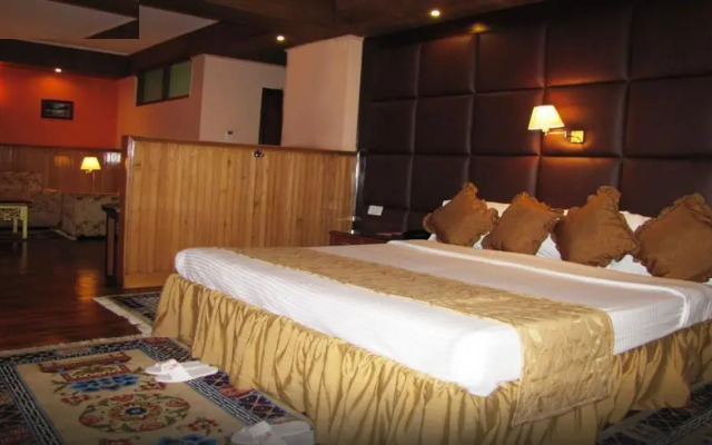 Yarlam Resort