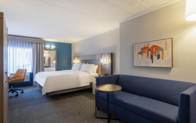 Holiday Inn Express & Suites Greensboro-(I-40 Wendover), an IHG Hotel