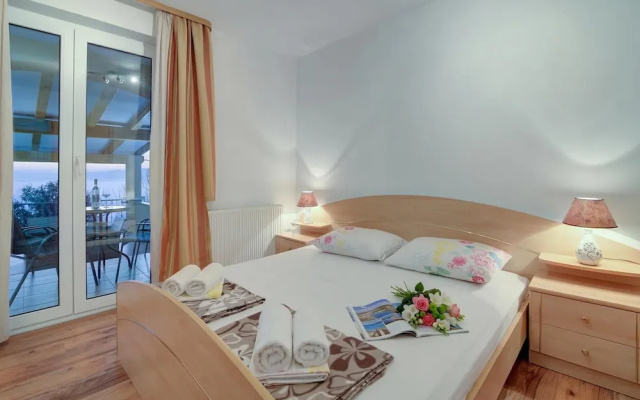 Seabreeze Apartments With Jacuzzi