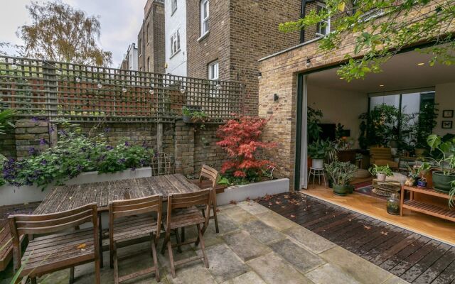 Modern 2 Bedroom Garden Apartment in West Hampstead