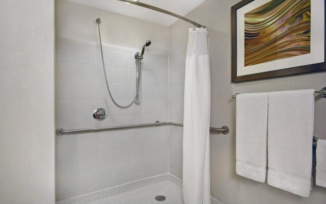 Courtyard by Marriott Republic Aprt Long Island/Farmingdale