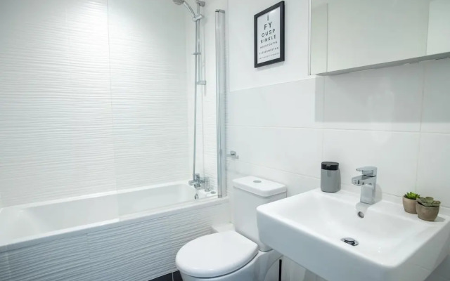 Exeter Cathedral Two-bedroom Stay