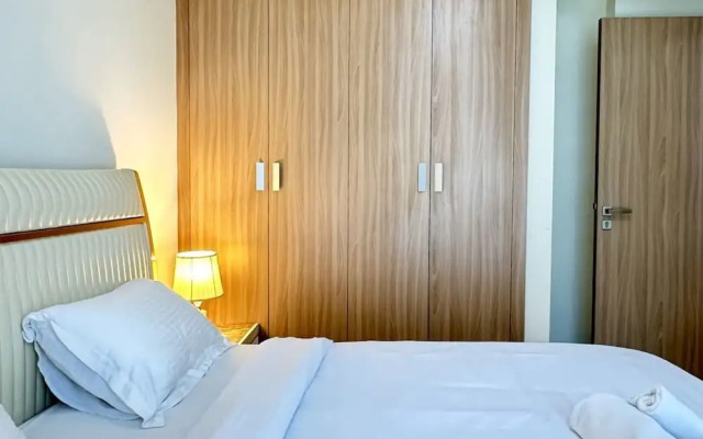 Tranquil 1BR Escape With Pool View in Meydan