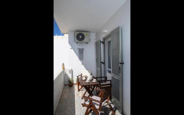 "aretis Apartment"- At The Foothills Of The Castle