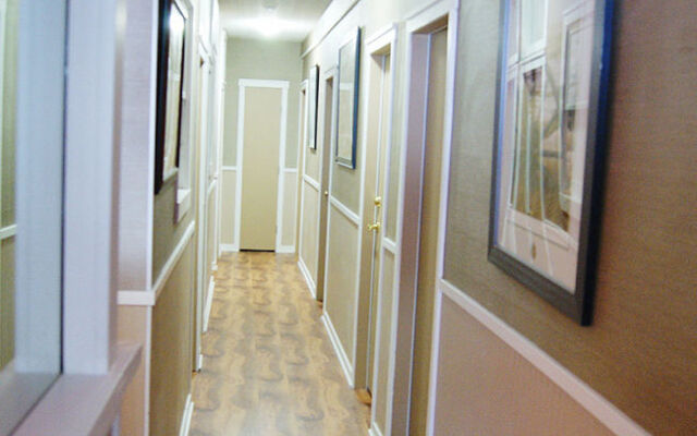 Manor Hostel B&B & Hotel