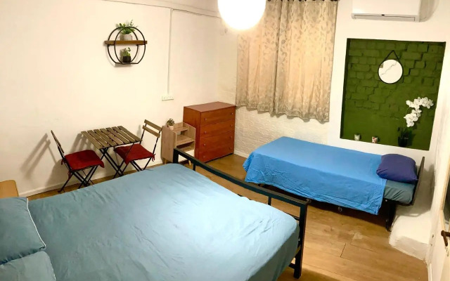 Low-Cost Guesthouse - By The Beach!