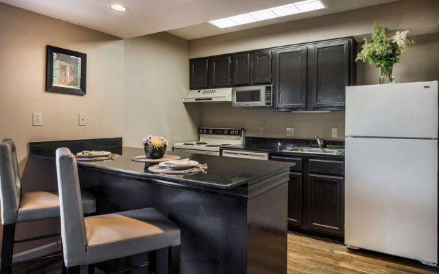 Cloverleaf Residence Suites