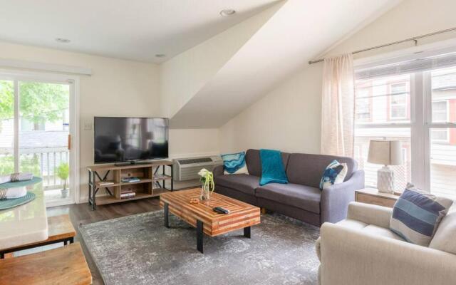 *Cozy Studio Carriage House- Minutes from Downtown