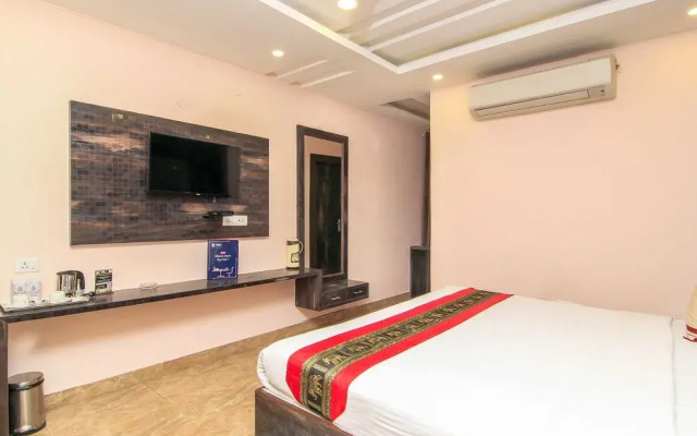 OYO 4975 Hotel Buddha Residency
