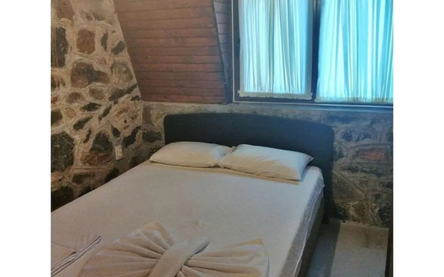 Orman Kampı Taş Evleri