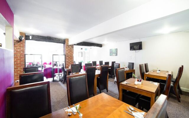 OYO White Horse Lodge Hotel