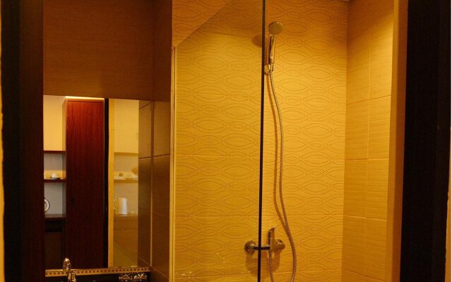 Istana Hotel & Resort