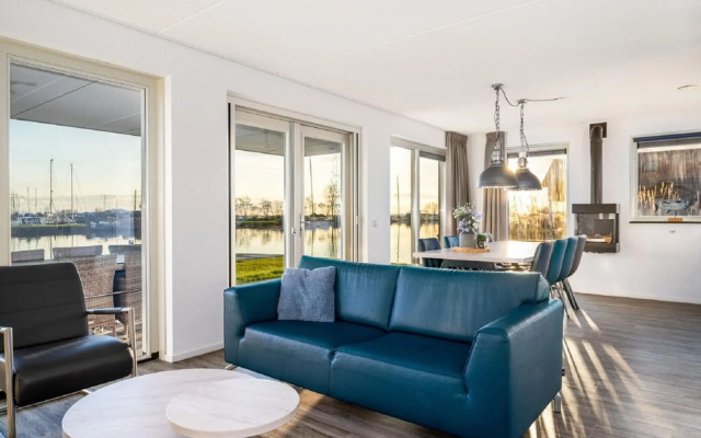 Holiday Home With Private Jetty on Water