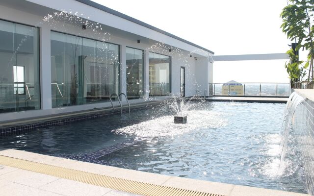 Malis the Residence & Hotel
