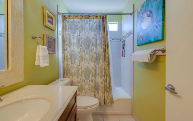 Family-friendly Tempe Home w/ Free Heated Pool!