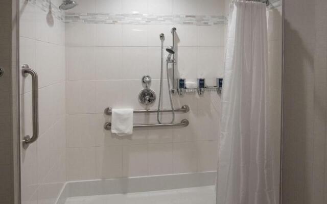 Four Points by Sheraton Charlotte - Lake Norman