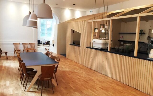 Away Hostel & Coffee Shop
