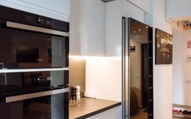 Tres Chic DOUBLE sized Apartment