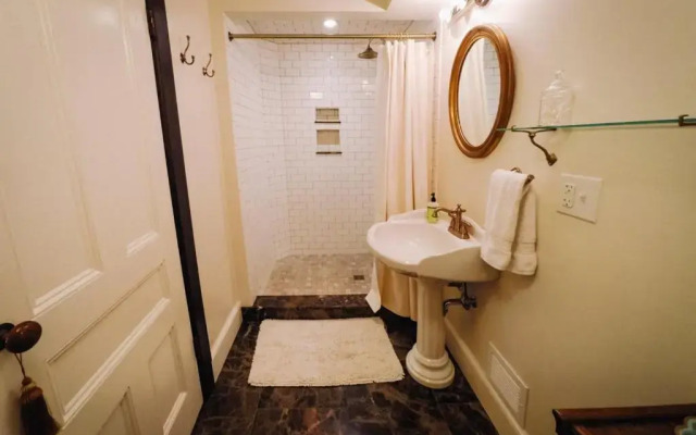 Burdett House Bed & Breakfast