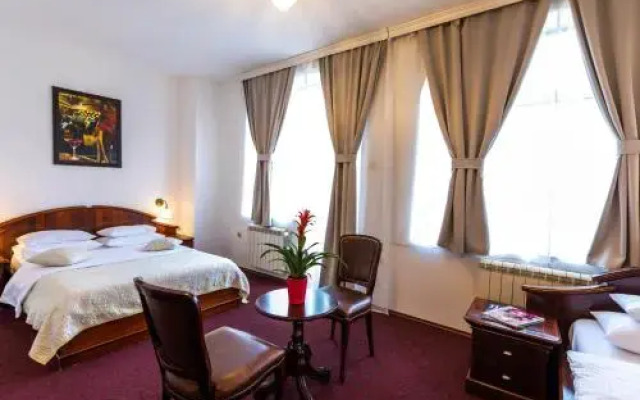 Garni Hotel Royal Crown