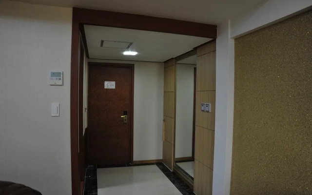 Palace Tourist Hotel