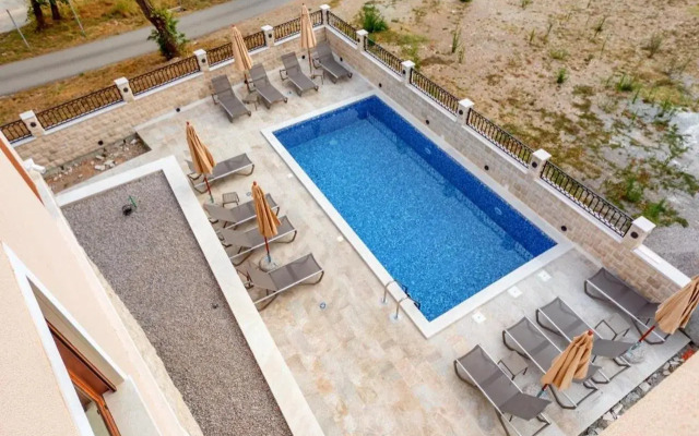 Luxury Apartments Queen