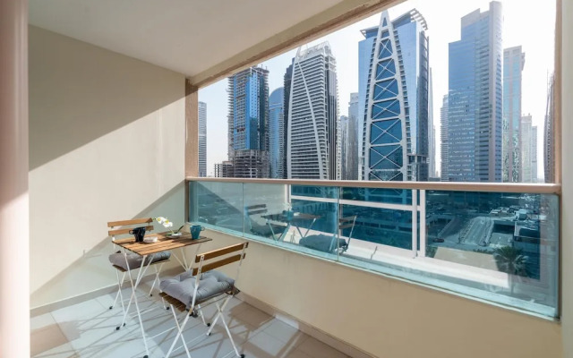 Whitesage - Gorgeous Apartment in JLT Near the Metro Station