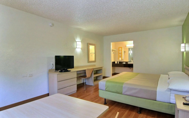 Motel 6 Austin, TX - Central Downtown UT