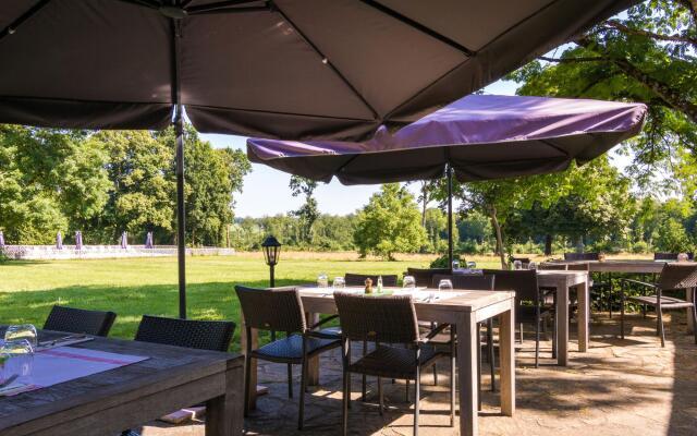 Heritage Castle in Chaleix with shared pool