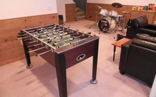 Hunter Mountain Ski House - Tesla Charger