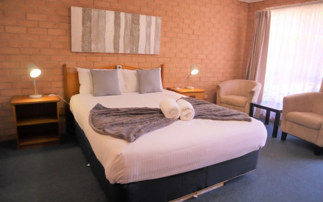 Golden Chain Aalana Motor Inn