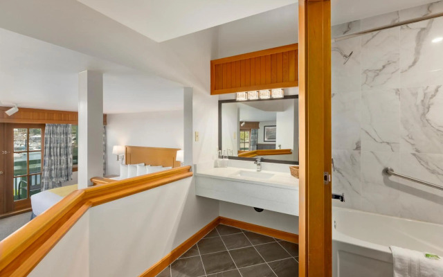 Canadian Princess Lodge & Marina