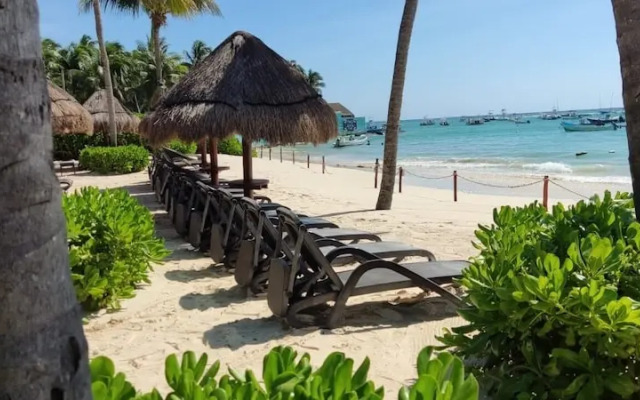 Elements 214 2 Bedroom Condo by RedAwning