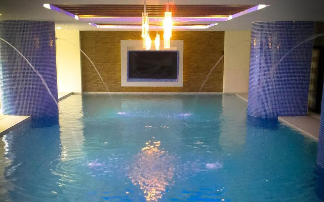 Hotel DreamWorld North EDSA