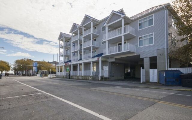 Bel Mare 103 by RedAwning