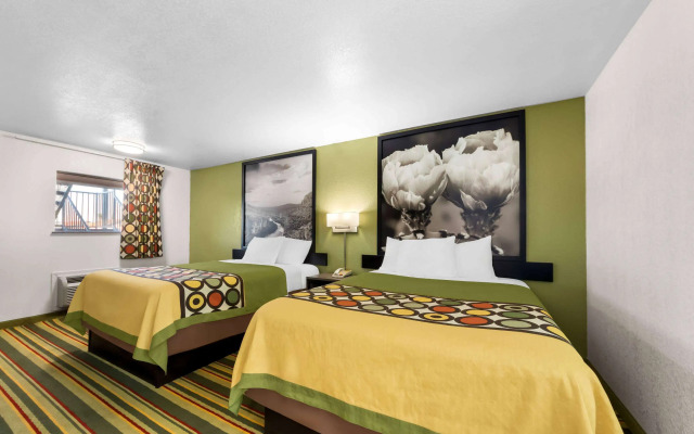 Super 8 by Wyndham Pleasanton