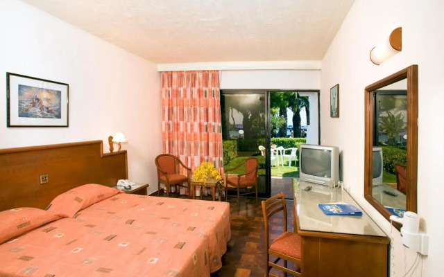 Blue Horizon Hotel And Bungalows