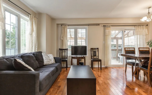 QuickStay - House by The Lake (3Bdrm Near Go Station)