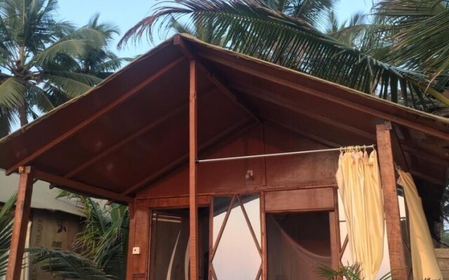 Madhu Beach Huts