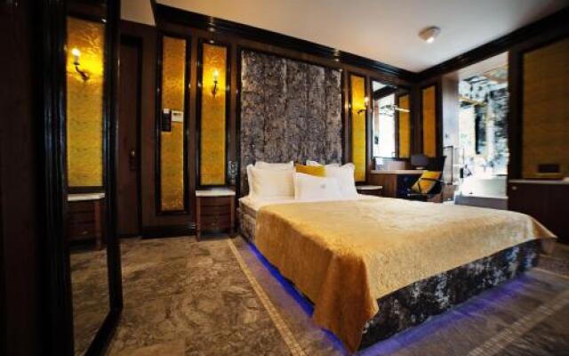 Mala Anglia Deluxe Rooms & SPA