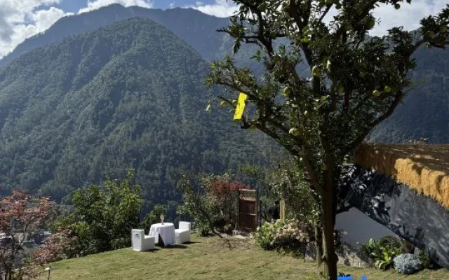 Front Yard Back Yard Snow Mountain Hot Spring Homestay (Hailuogou Glacier Forest Park) – Outside – Luding