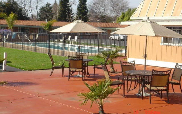 Tri Valley Inn & Suites