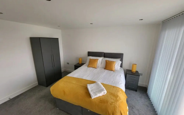 Seafront 3 Bed Duplex Apartment, Portland