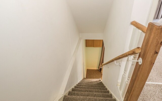 2 Park Nook Close