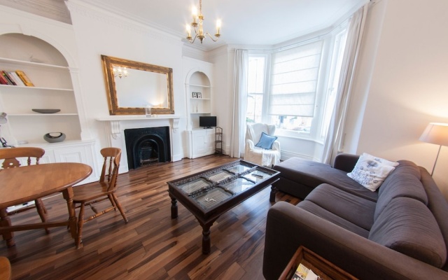 Newly Refurbished Victorian Style Flat for 2