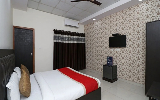 Gold Star Suits By OYO Rooms