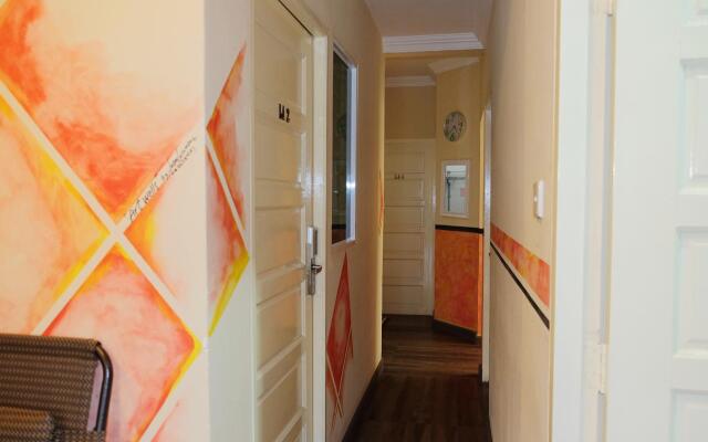 Natol Homestay - LA Tabuan Jaya