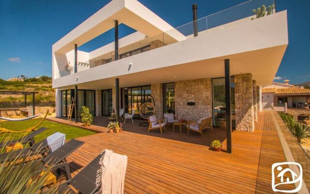Abahana Villas Avalon