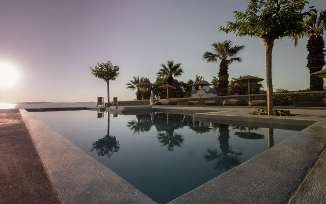Seesoo Paros Beachfront Resort
